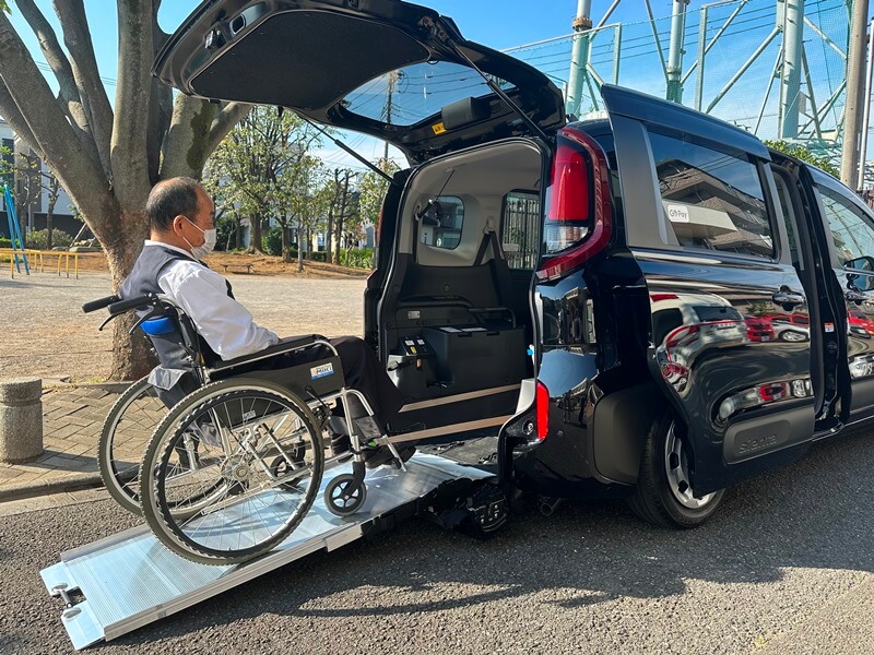 車いす乗降スロープ